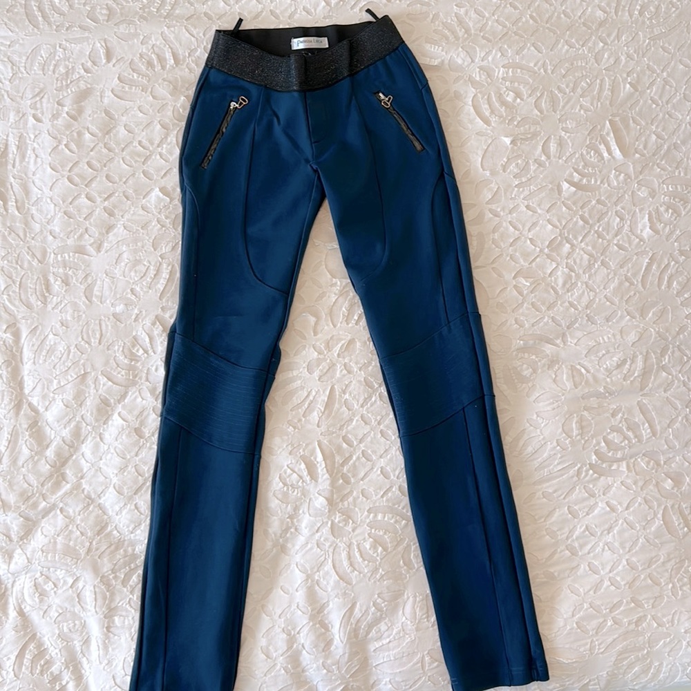 Navy blue leggings zippers on the side, elastic waistband